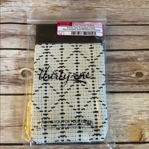 NIP Thirty-One Pinch Top Eyeglass Case- Moroccan